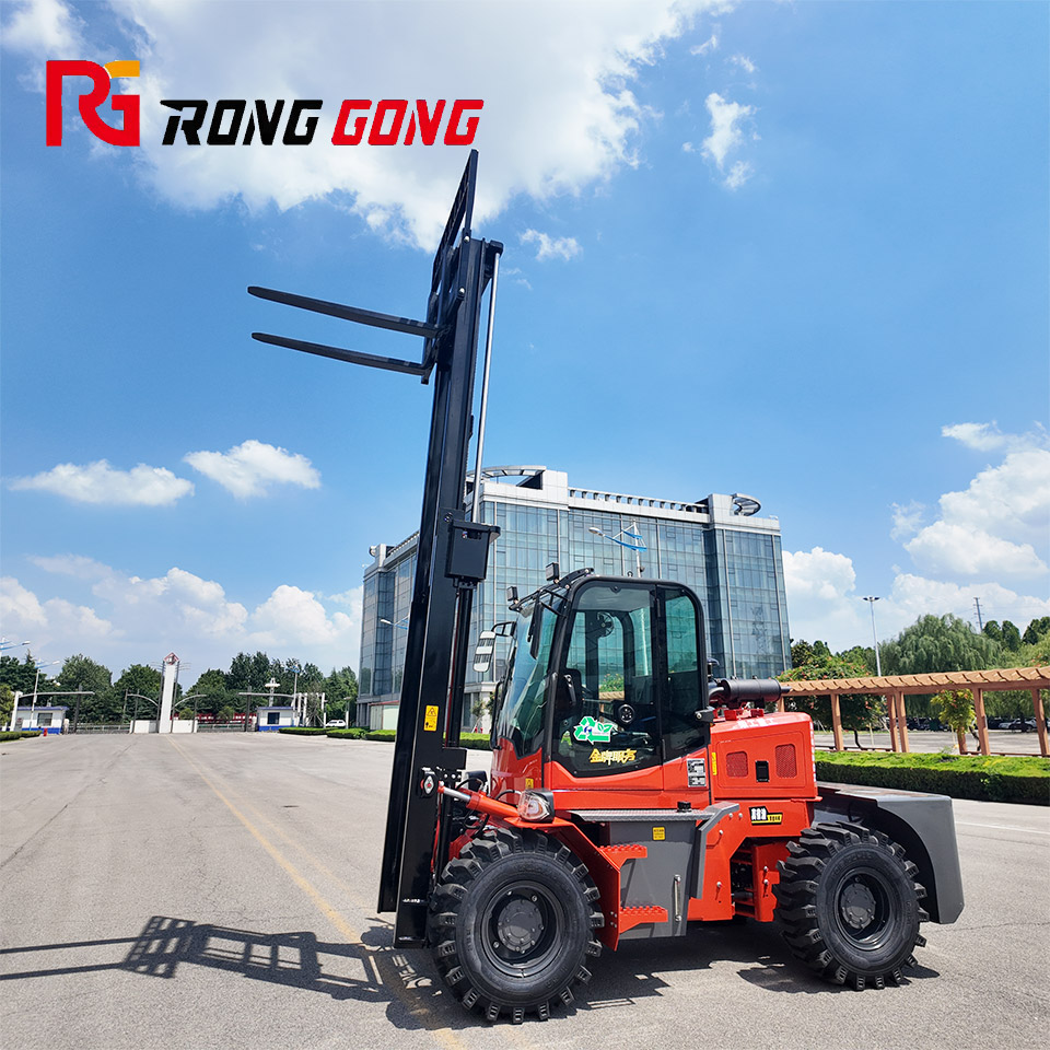 后转向越野叉车